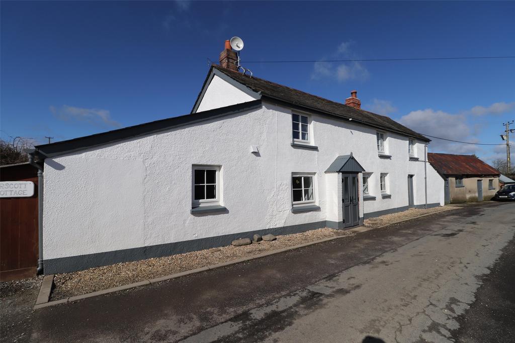 Western Side, Clawton, Holsworthy, Devon, EX22 2 bed detached house £