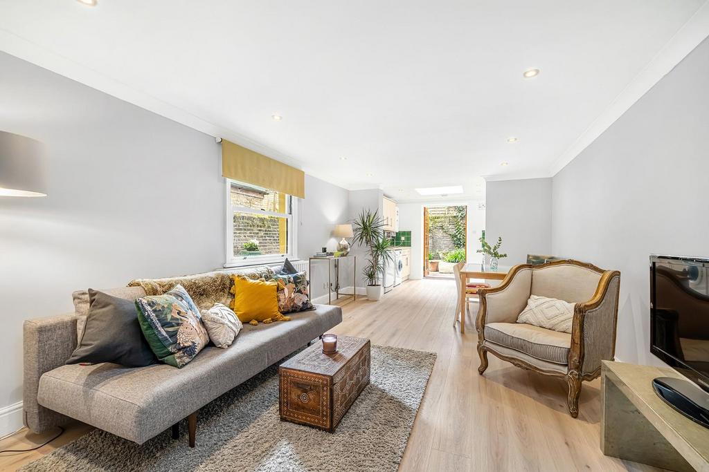 Trent Road, SW2 2 bed flat - £600,000