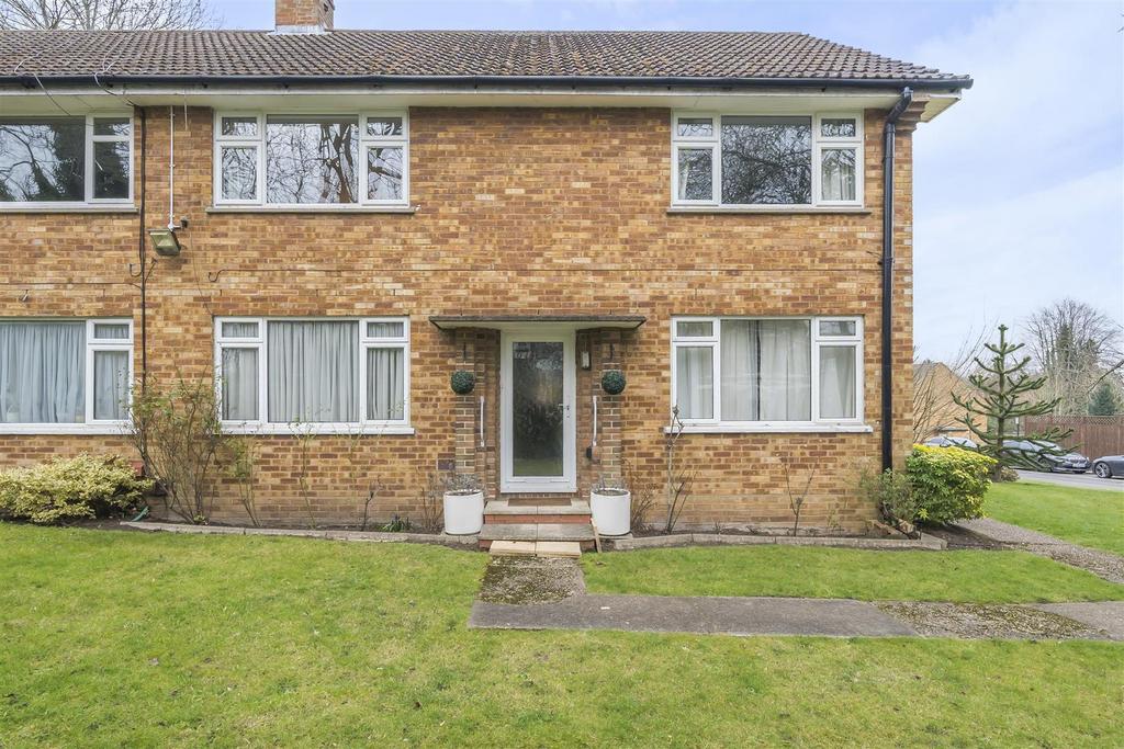 Hill Close, Stanmore HA7 2 bed for sale £399,950