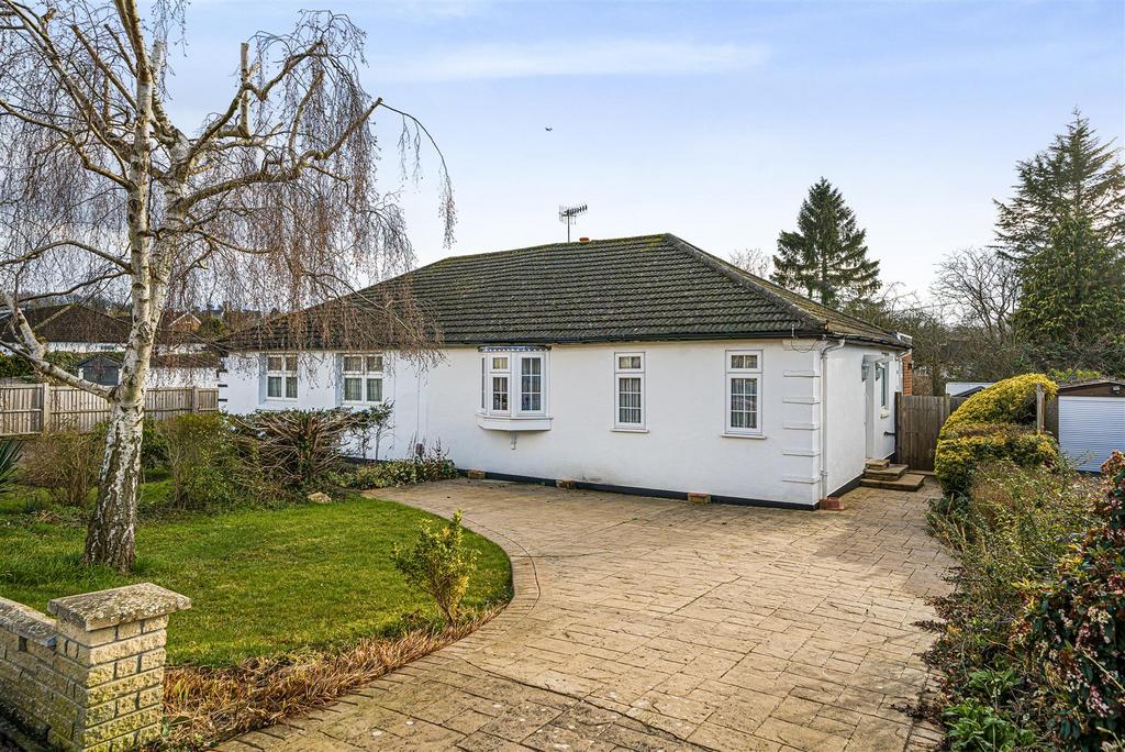 Oundle Avenue, Bushey WD23 1 bed semidetached bungalow for sale £525,000