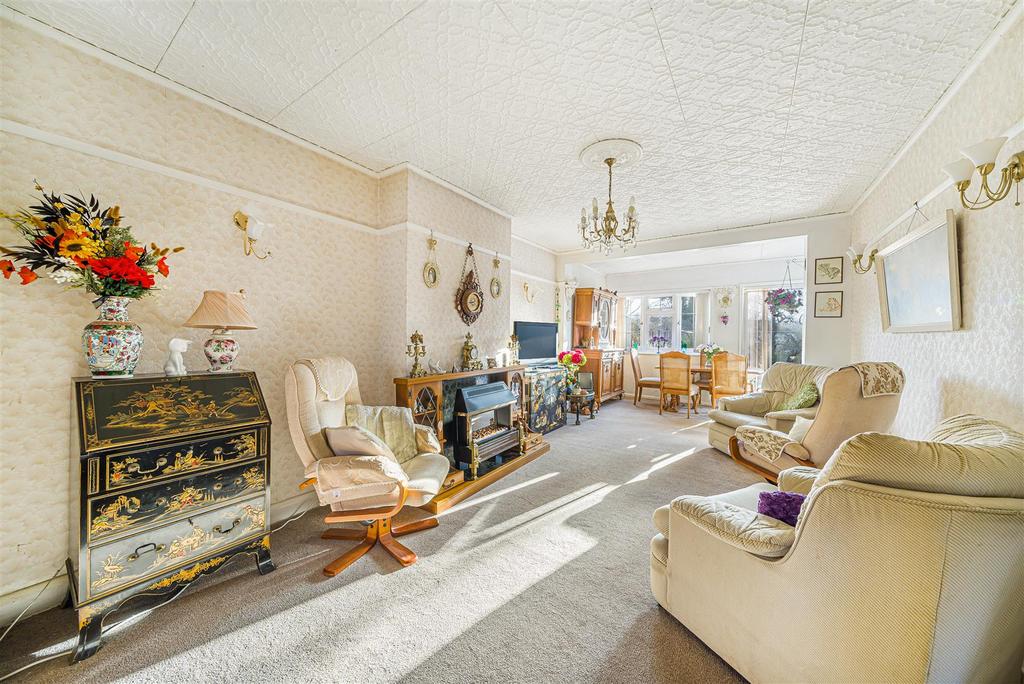 Oundle Avenue, Bushey WD23 1 bed semidetached bungalow for sale £525,000