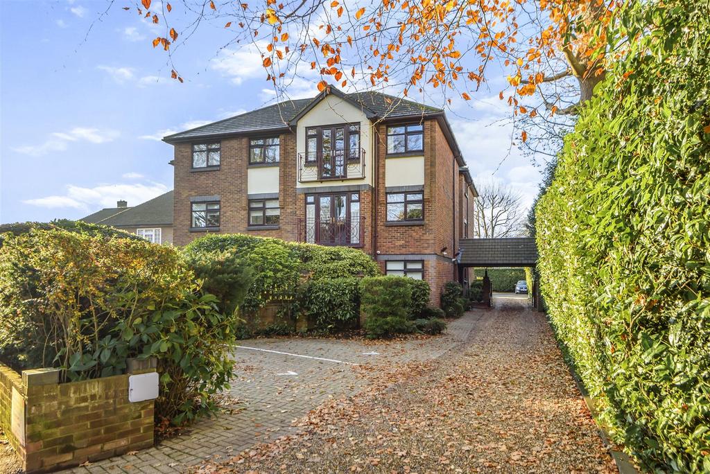 The Rutts, Bushey WD23 3 bed flat for sale £699,950