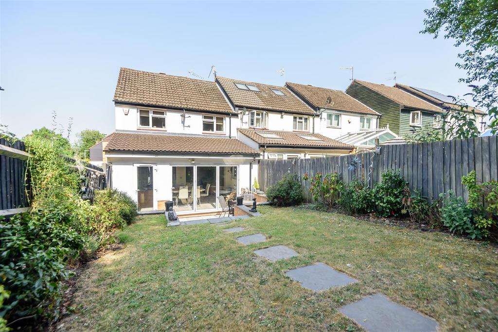 Fidler Place, Bushey WD23 3 bed end of terrace house £500,000