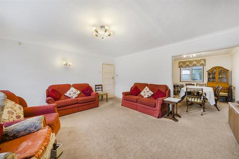 2 bedroom semi-detached bungalow for sale - Chiltern Avenue, Bushey WD23