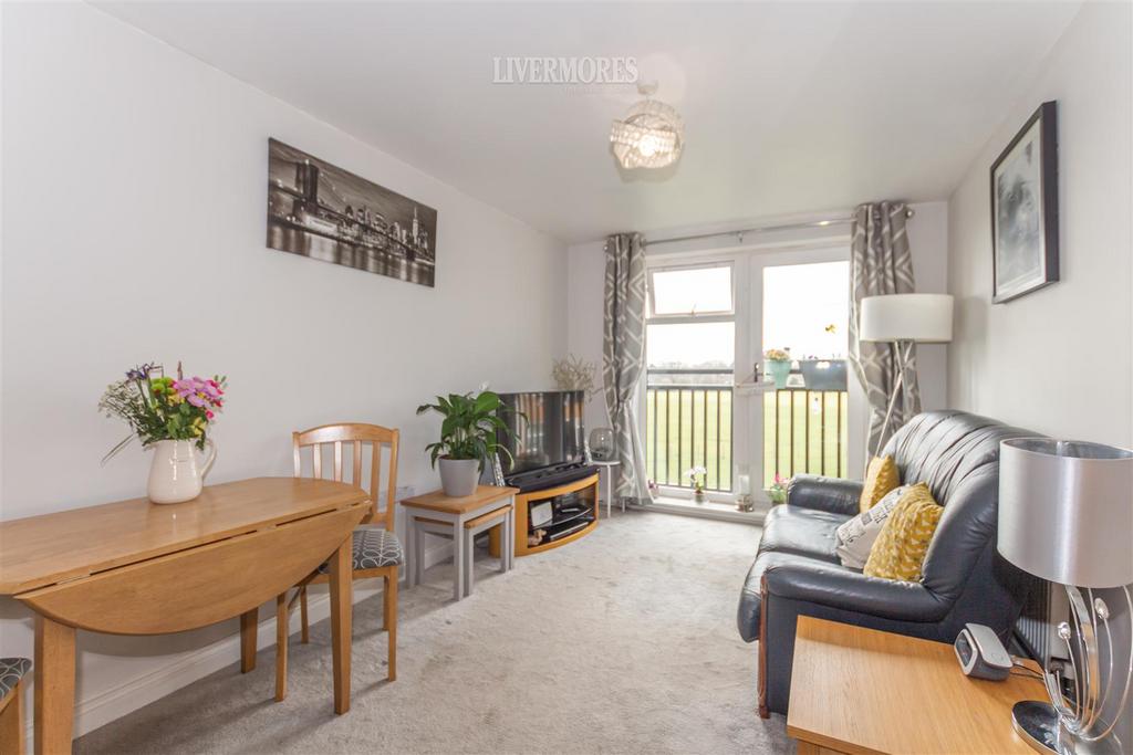 Tanners Close, Crayford, Kent 2 bed apartment £260,000