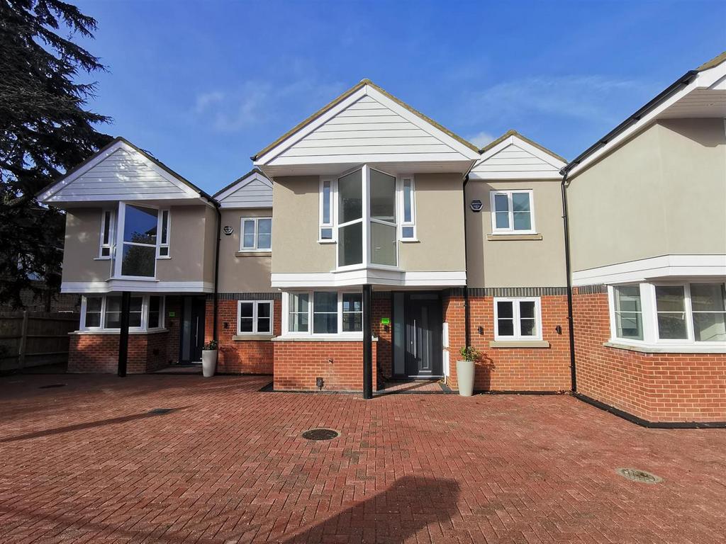 Sparrows Herne, Bushey Heath WD23 4 bed terraced house £675,000