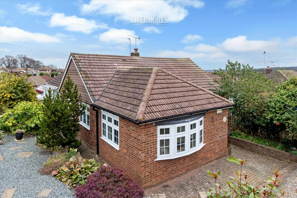 Summerhouse Drive, Dartford, Kent 3 bed semidetached bungalow for sale £580,000