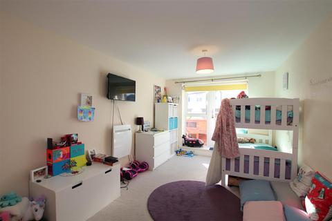 2 bedroom apartment for sale, Carmichael Avenue, Greenhithe, Kent