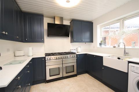 9 Cardigan Close, High Halstow, Rochester, ME3 8NX