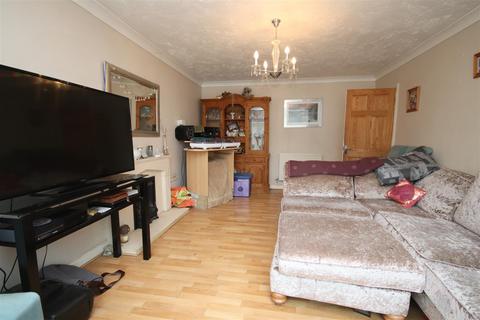 9 Cardigan Close, High Halstow, Rochester, ME3 8NX