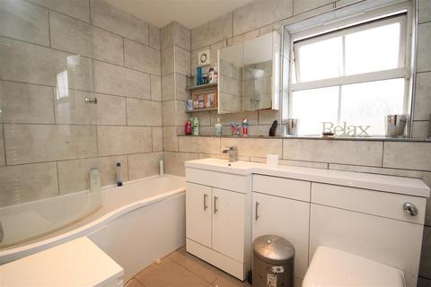 9 Cardigan Close, High Halstow, Rochester, ME3 8NX