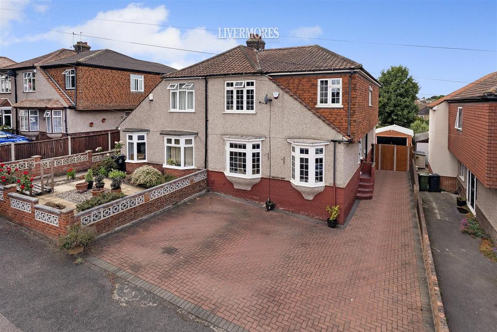 Raeburn Avenue, Dartford 4 bed semidetached house £600,000