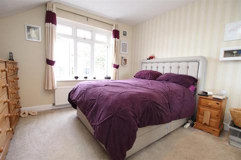 27 Raeburn Avenue, Dartford, DA1 3BQ