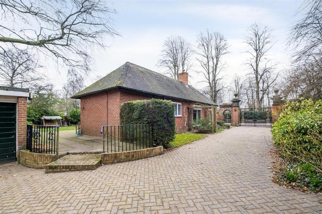 Fisherwick Road, Lichfield 3 bed detached bungalow for sale £625,000