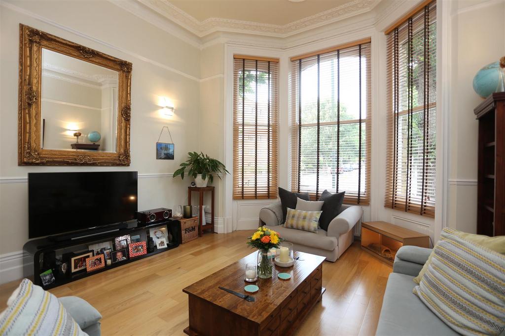 Eaton Road, Hove, East Sussex 2 bed flat £1,700 pcm (£392 pw)