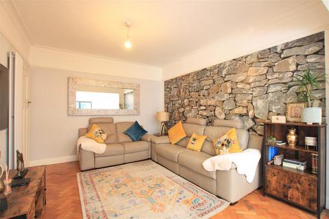 59 Dene Avenue, Hounslow, TW3 3AQ