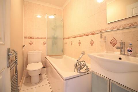 7 Spring Grove Road, Hounslow, TW3 4BF