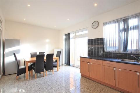 4 bedroom semi-detached house for sale - Staines Road, Hounslow TW3