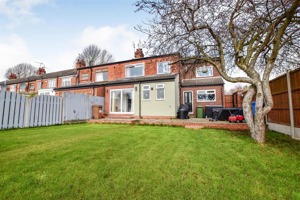 Kingston Road, Willerby, Hull 4 bed end of terrace house for sale £