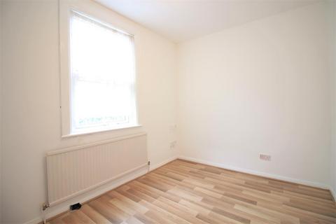 72 Myrtle Road, Hounslow, TW3 1QD