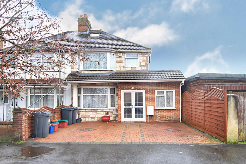 Cardington Square, Hounslow TW4 5 bed semidetached house £619,950