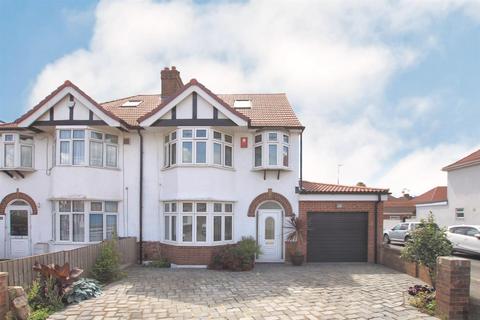 8 Lampton Avenue, Hounslow, TW3 4EN