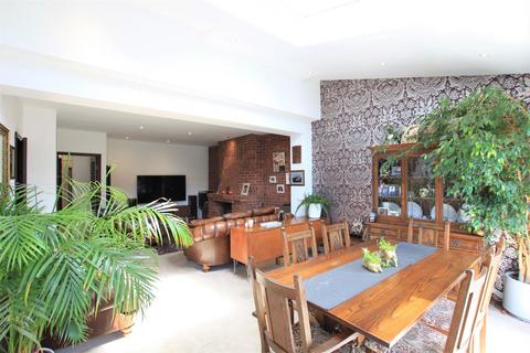 8 Lampton Avenue, Hounslow, TW3 4EN