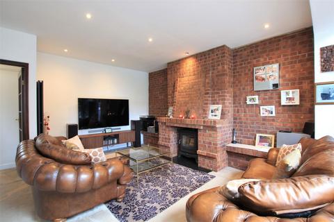 8 Lampton Avenue, Hounslow, TW3 4EN
