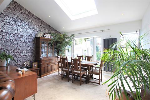 8 Lampton Avenue, Hounslow, TW3 4EN