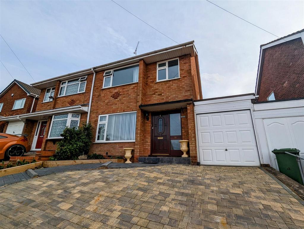 Quantock Drive, Church Farm, Nuneaton 3 bed semidetached house for