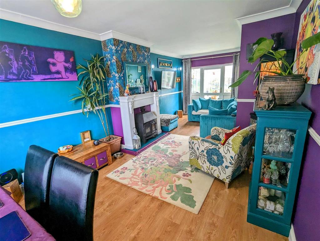 Quantock Drive, Church Farm, Nuneaton 3 bed semidetached house for