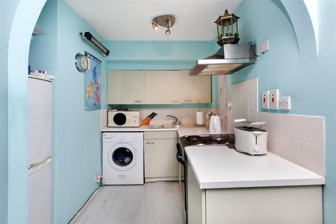 25 Pikestone Close, Hayes, UB4 9QT