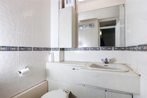 25 Pikestone Close, Hayes, UB4 9QT