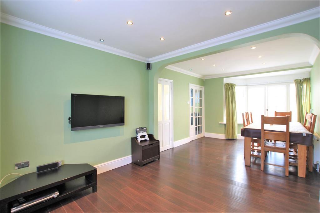 Beeston Way, Feltham TW14 3 bed end of terrace house £1,700 pcm (£392 pw)