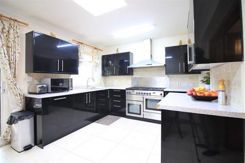 12 Prospect Close, Hounslow, TW3 4JL