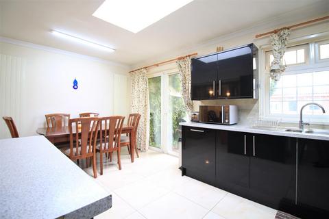 12 Prospect Close, Hounslow, TW3 4JL