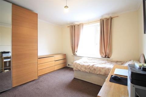 12 Prospect Close, Hounslow, TW3 4JL