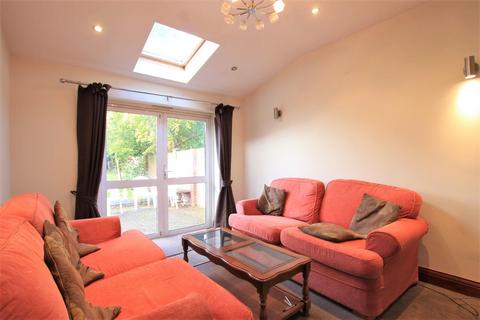 6 North Dene, Hounslow, TW3 4ER