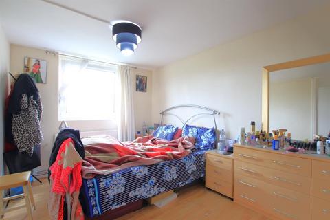 2 bedroom apartment to rent - Glebelands Road, Feltham TW14