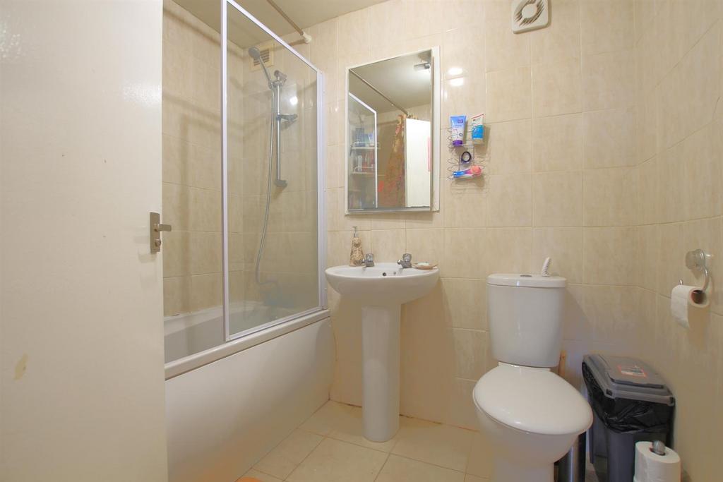 Family Bathroom/ WC