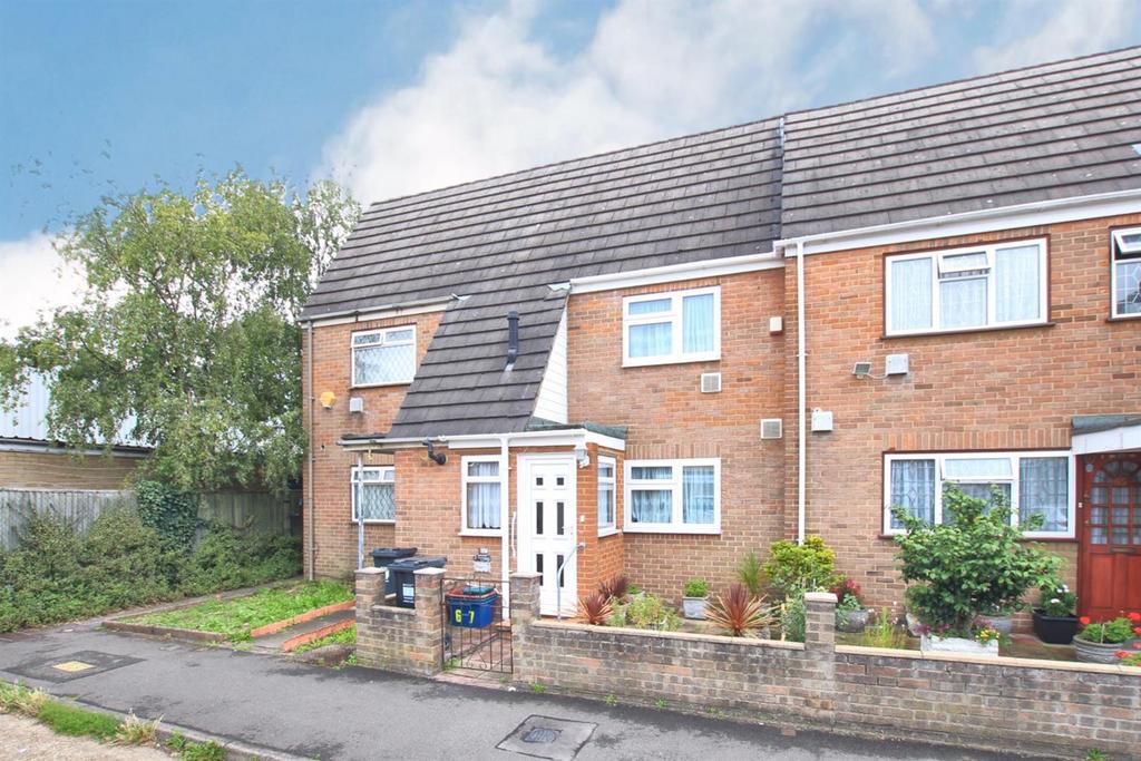 Clare Road, Hounslow TW4 2 bed terraced house for sale £399,950