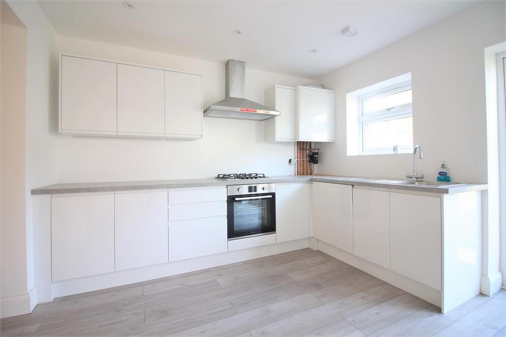 Clayton Road, Isleworth TW7 3 bed terraced house £525,000