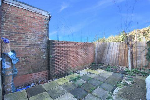 63 Myrtle Road, Hounslow, TW3 1QE