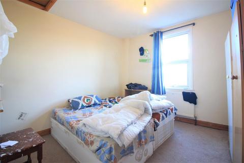 63 Myrtle Road, Hounslow, TW3 1QE