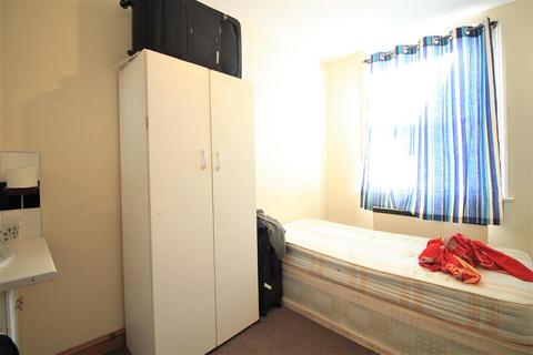 63 Myrtle Road, Hounslow, TW3 1QE