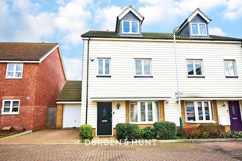 4 bedroom semi-detached house to rent - Mellowes Road, Hornchurch