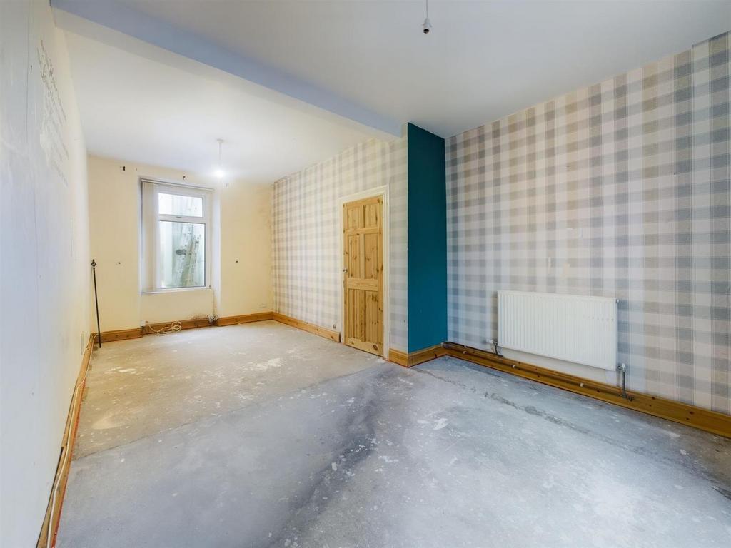 Swansea Road, Llanelli 4 bed terraced house for sale £115,000