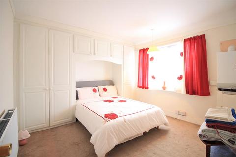 57 Burnham Gardens, Hounslow, TW4 6LS