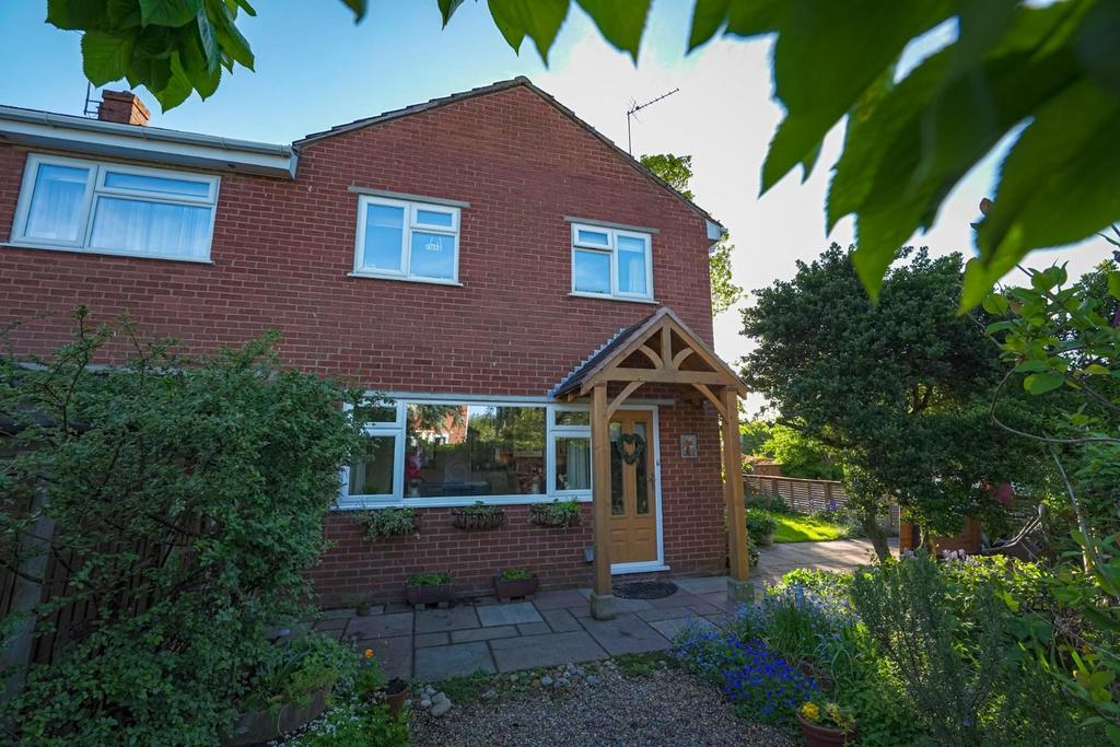 Vicars Cross Road, Vicars Cross, Chester 4 bed house £300,000