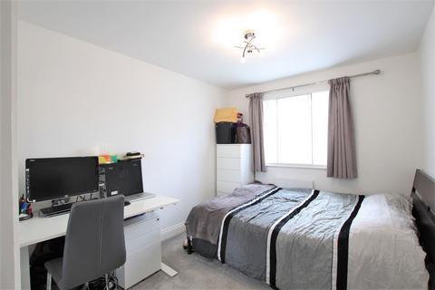 16 Stirling Grove, Hounslow, TW3 1QG